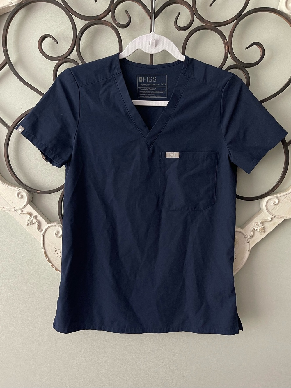 FIGS Catarina One-Pocket Scrub Top